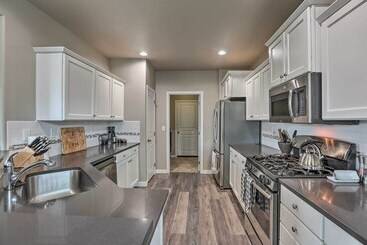 Chic Bend Home W/ Deck < 3 Mi To Downtown!