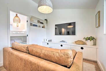 Chic & Central Ventura Home   Walk To Beach!