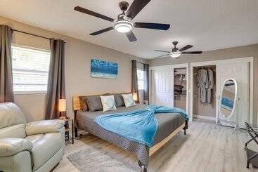 بيت ريفى Colorful Coastal Home W/ Pool, 6 Mi To Beach!