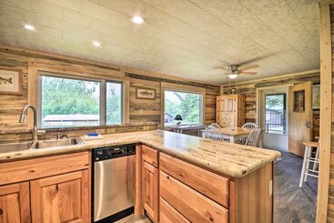 별장 Contact Mountain Hideaway W/ Views & Porches!
