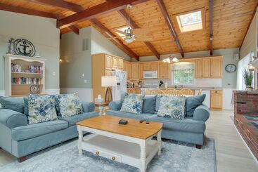 Ping Pong Table, Beach Access: North Falmouth Home