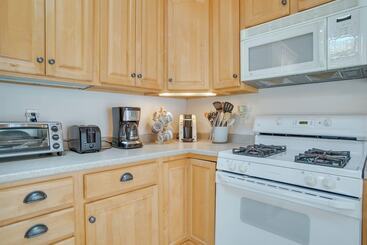 Ping Pong Table, Beach Access: North Falmouth Home