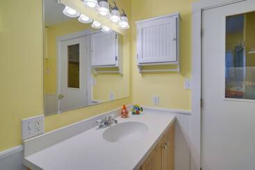 Ping Pong Table, Beach Access: North Falmouth Home
