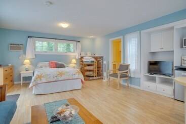 Ping Pong Table, Beach Access: North Falmouth Home