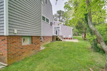 Ping Pong Table, Beach Access: North Falmouth Home