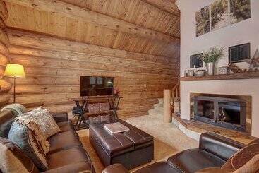8 Mi To Gondola: Cozy Breckenridge Cabin W/ Deck!
