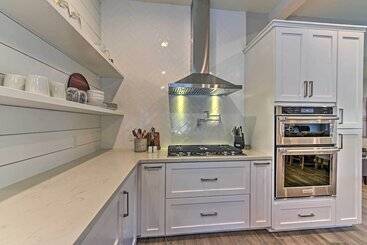 Elegant College Station Home   Walk To Texas A & M