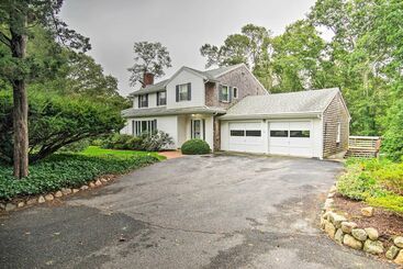 Falmouth Retreat W/ Sunroom   Walk To Beaches