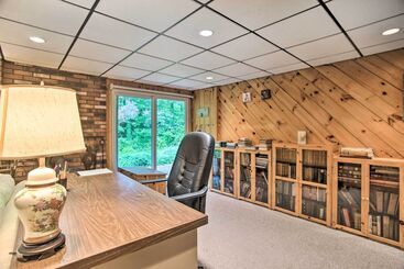 Falmouth Retreat W/ Sunroom   Walk To Beaches
