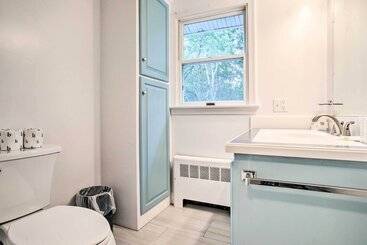 Falmouth Retreat W/ Sunroom   Walk To Beaches