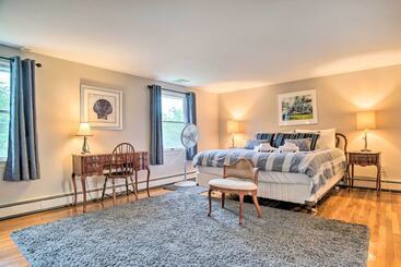 Falmouth Retreat W/ Sunroom   Walk To Beaches