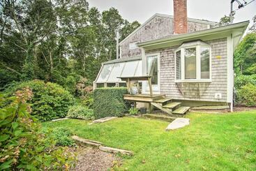 Falmouth Retreat W/ Sunroom   Walk To Beaches