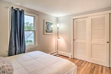 Falmouth Retreat W/ Sunroom   Walk To Beaches