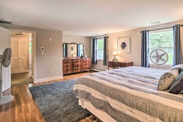 Falmouth Retreat W/ Sunroom   Walk To Beaches