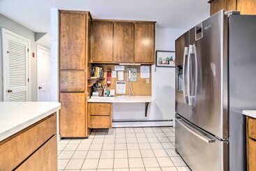Falmouth Retreat W/ Sunroom Walk To Beaches