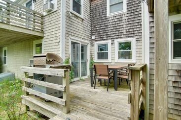 Family Friendly Falmouth Home < 1 Mi To Beach!