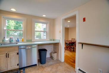 Family Friendly Falmouth Home < 1 Mi To Beach!