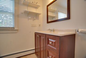 Family Friendly Falmouth Home < 1 Mi To Beach!
