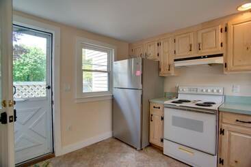 Family Friendly Falmouth Home < 1 Mi To Beach!