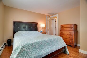 Family Friendly Falmouth Home < 1 Mi To Beach!