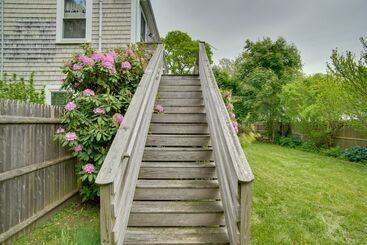 Family Friendly Falmouth Home < 1 Mi To Beach!