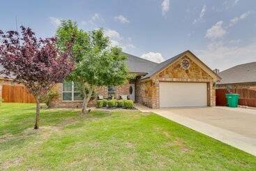 Family Friendly Retreat W/ Yard In Harker!