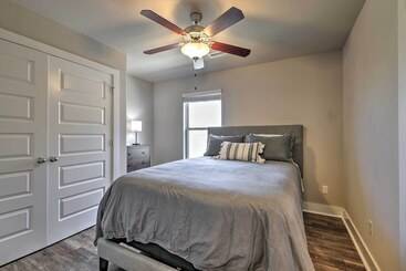 Fayetteville House: Pool Access & Gas Grill!