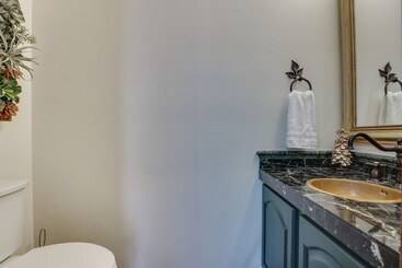 Walk To Main St Frisco: Home W/ Hot Tub + Deck!