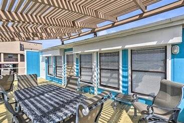 Galveston Beachfront House W/ Deck & Ocean Views!