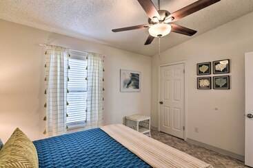Galveston Beachfront House W/ Deck & Ocean Views!