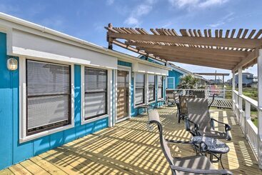 Galveston Beachfront House W/ Deck & Ocean Views!