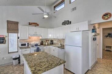 Galveston Beachfront House W/ Deck & Ocean Views!