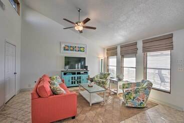 Galveston Beachfront House W/ Deck & Ocean Views!