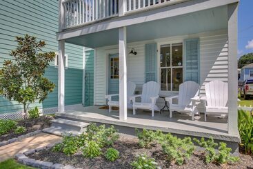 Walk To The Strand: Historic Galveston Home!