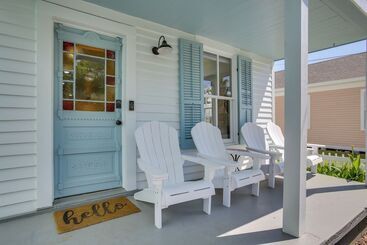 Walk To The Strand: Historic Galveston Home!
