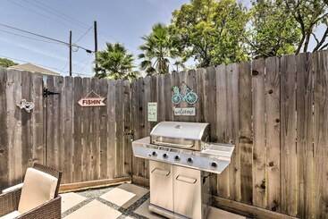Walk To The Strand: Historic Galveston Home!