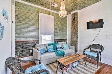 Walk To The Strand: Historic Galveston Home!