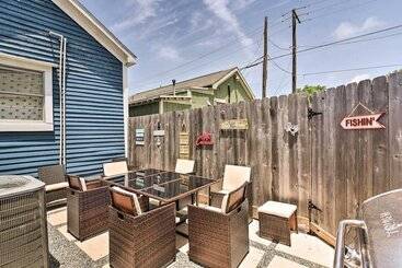 Walk To The Strand: Historic Galveston Home!