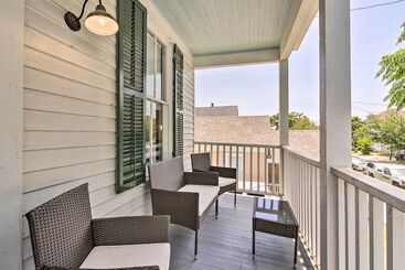 Walk To The Strand: Historic Galveston Home!