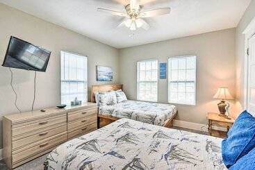 Walk To Beach: Galveston Home W/ Grill Near Pier!