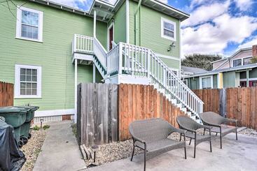 Walk To Beach: Galveston Home W/ Grill Near Pier!