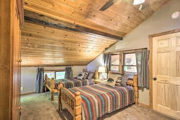 별장 Loon Lake Lodge  W/ Dock, Sauna & Hot Tub!