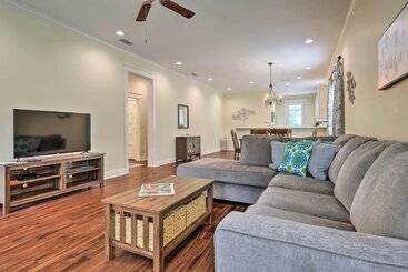 Lovely Mobile Retreat W/ Deck & Front Porch!