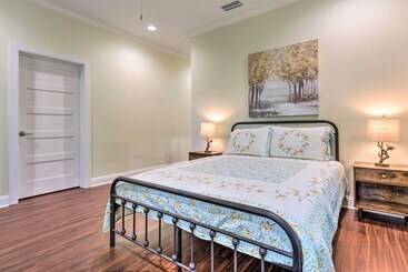 Lovely Mobile Retreat W/ Deck & Front Porch!