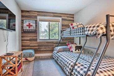 Modern Sunriver Home W/ Hot Tub: Ski, Hike & Bike!