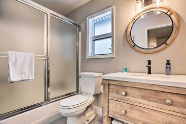 Modern Sunriver Home W/ Hot Tub: Ski, Hike & Bike!