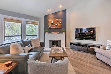 Modern Sunriver Home W/ Hot Tub: Ski, Hike & Bike!