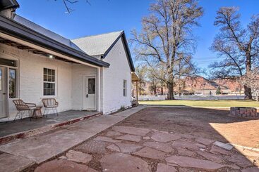Modern Kanab Home: Fire Pit, Red Rock Views!