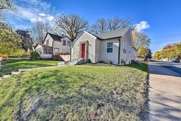 Mpls Duplex W/ Wifi & Kitchen: 5 Mi To Dtwn!