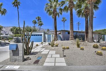 Palm Springs Home W/ Private Pool & Hot Tub!